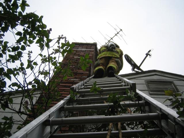 FF Arena Checks the Chimney - Chimney Fire, Locust Drive - 04/27/08